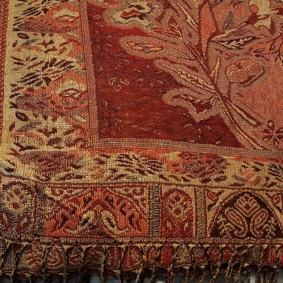 Beautiful pashmina wrap - Picture 6 of 10